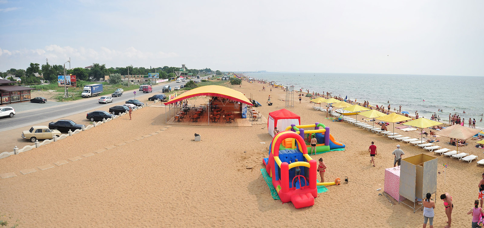 Золотой пляж в Феодосии в Крыму фото 